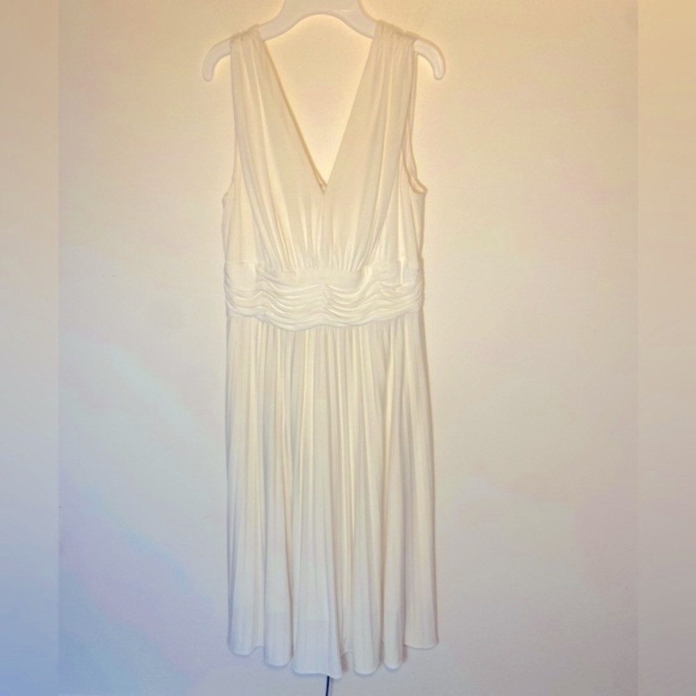 Suzi Chin Maxi Length V Neck Formal Pleated White Dress size 10